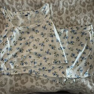 Old Navy 2 Piece White and Blue Floral Set Size Large
